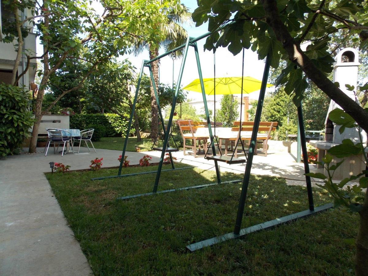 Apartments Cutic Малинска Экстерьер фото