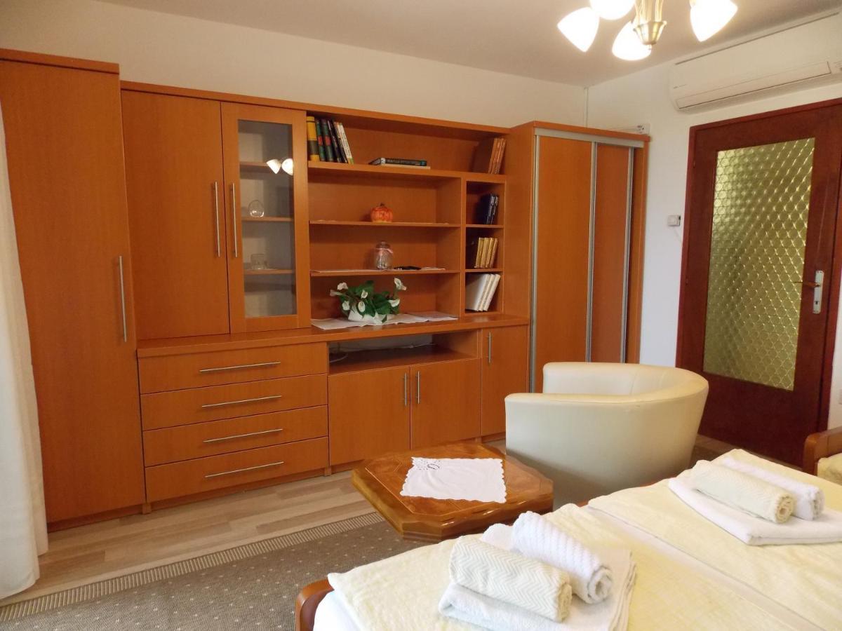 Apartments Cutic Малинска Экстерьер фото